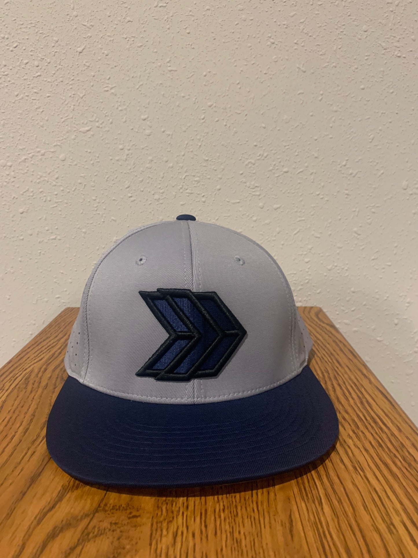 Grey/Navy/Black Arrows